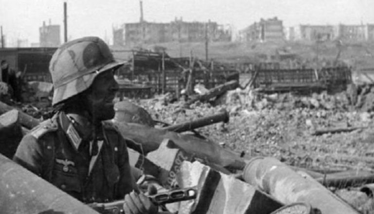 جندي خلال معارك الحرب العالمية الثانية - أرشيفية