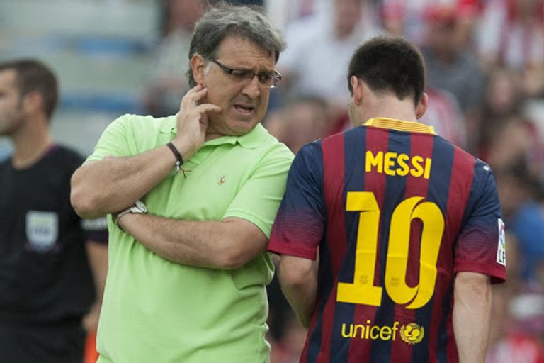 ليونيل ميسي وتاتا مارتينو ليونيل ميسي قائد برشلونة