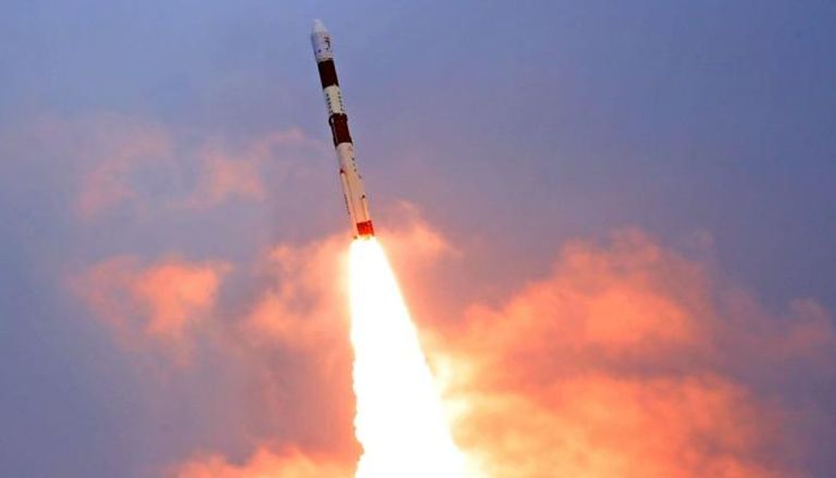 الهند تطلق بناجح أول صاروخ فضائي هذا العام