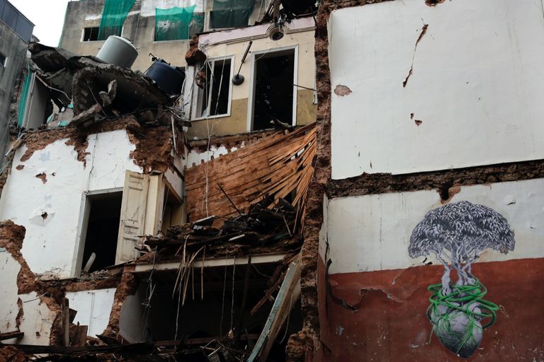 الأمطار تعصف بأبنية لبنان