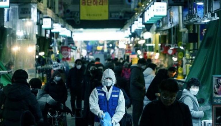 الاقتصاد الكوري الجنوبي يواجه مخاطر هبوط متزايدة وسط الانتشار العالمي لكوفيد-19
