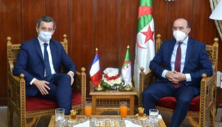 جانب من لقاء وزيرا داخلية الجزائر وفرنسا