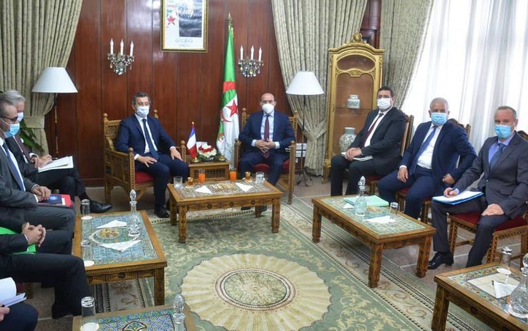جانب من لقاء وزيرا داخلية الجزائر وفرنسا جانب من لقاء وزيرا داخلية الجزائر وفرنسا