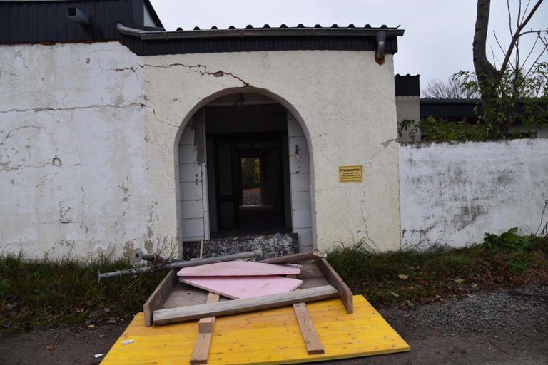 عناصر من الشرطة النمساوية خلال مداهمة مقار للإخوان