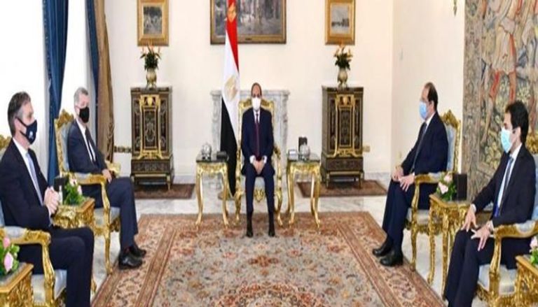 جانب من لقاء الرئيس المصري ورئيس المخابرات البريطانية 