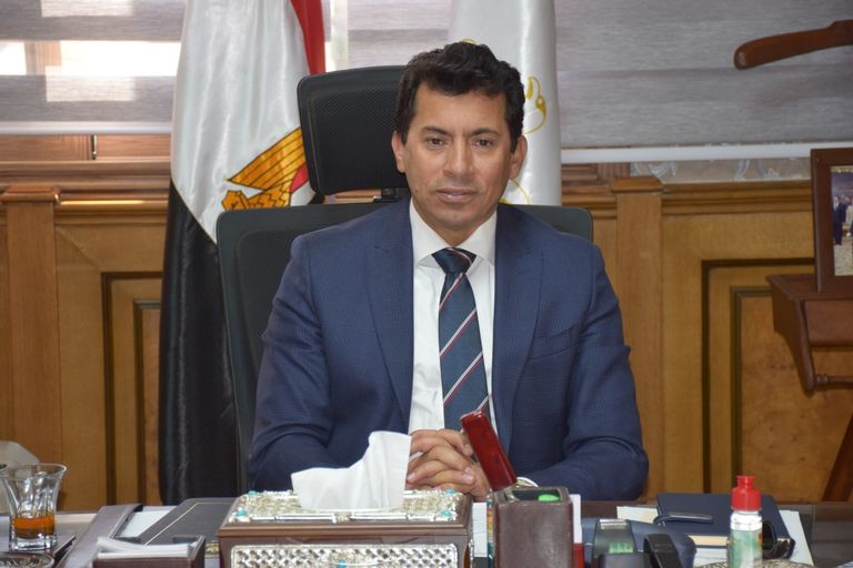 أشرف صبحي وزير الرياضة المصري من مواجهة سابقة بين الأهلي والزمالك
