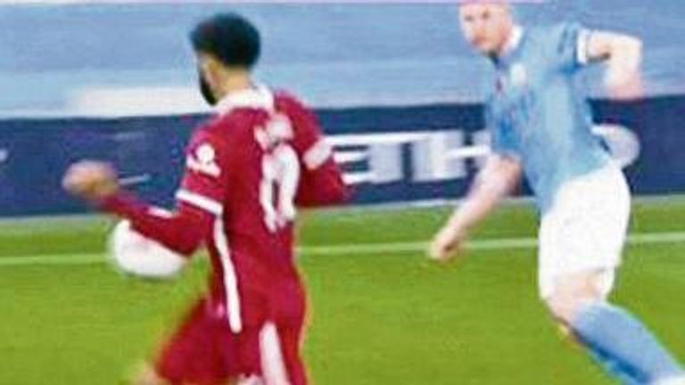 مانشستر سيتي ضد ليفربول الحكم الإنجليزي مارتن أتكينسون