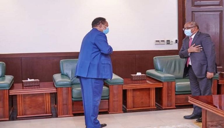 حمدوك خلال لقاء مبعوث رئيس الوزراء الإثيوبي رئيس مجلس السيادة السوداني خلال لقاء مبعوث رئيس الوزراء الإثيوبي