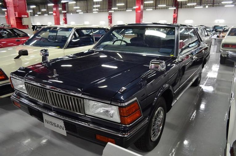 طراز Cedric Turbo Brougham  طراز هامر H1