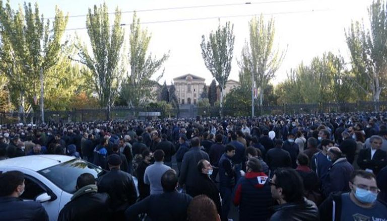 مظاهرات في أرمينيا تطالب رئيس الوزراء بالتنحي- رويترز