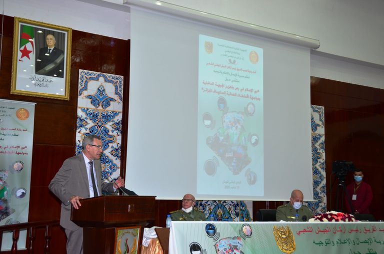 جانب من الملتقى قائد أركان الجيش الجزائري خلال ملتقى حول الإعلام والمخططات العدائية