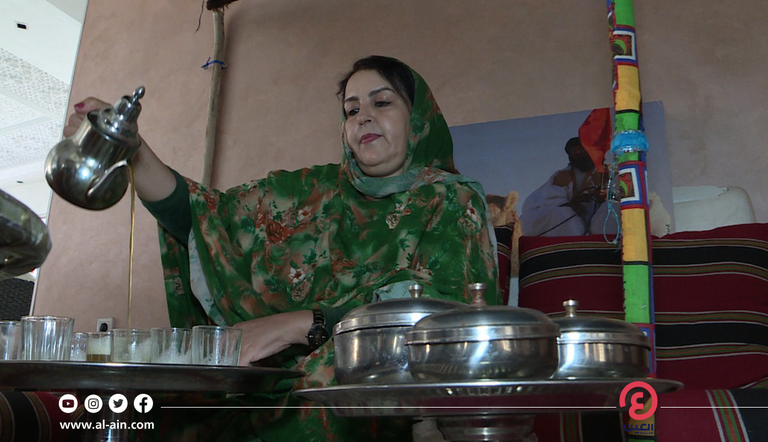 أنكالي فاطمتو أثناء إعدادها الشاي