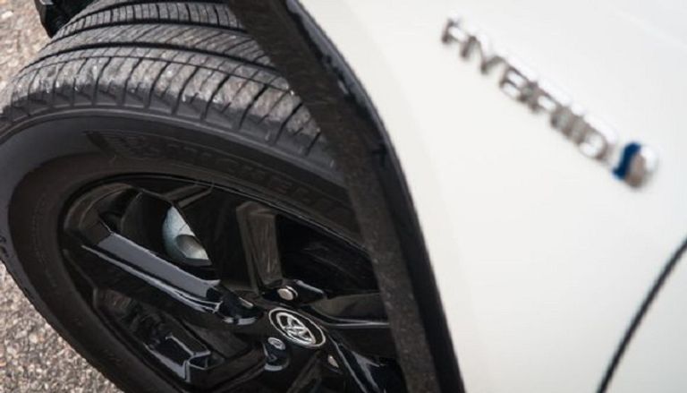 يكمن السر في حجم إطارات السيارة الكهربائية وليس في بطاريتها مسافات أطول بإطارات أصغر