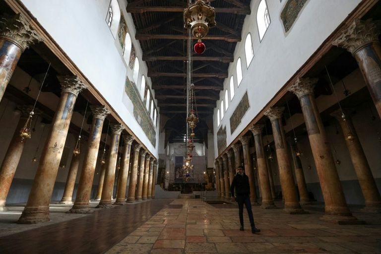 كنيسة المهد في بيت لحم بالضفة الغربية لافتة