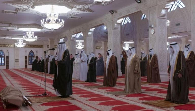 صلاة الجنازة على رئيس الوزراء البحريني