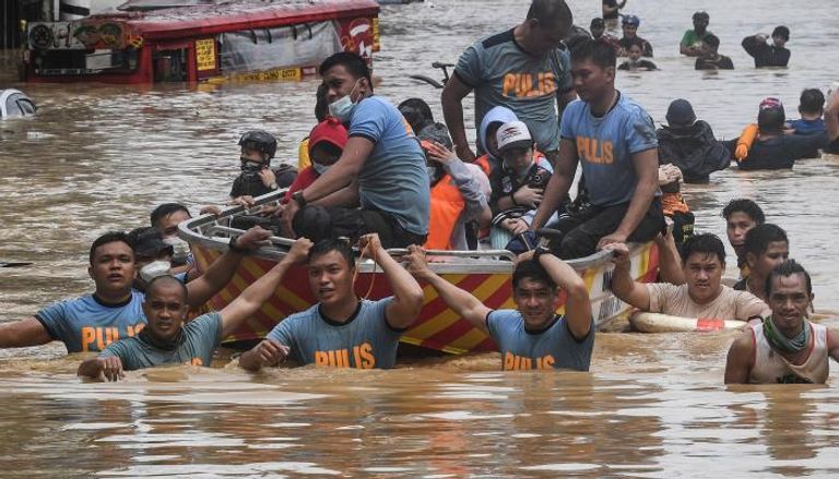 فيضانات وانهيارات أرضية نتيجة الإعصار فامكو في الفلبين