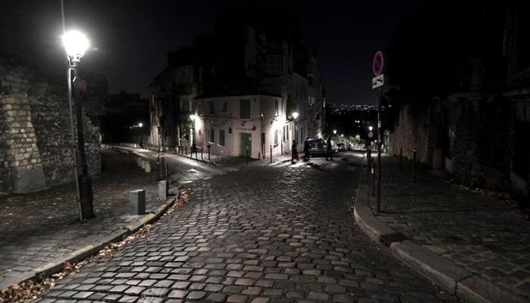 شارع في فرنسا وقت الإغلاق لاحتواء فيروس كورونا