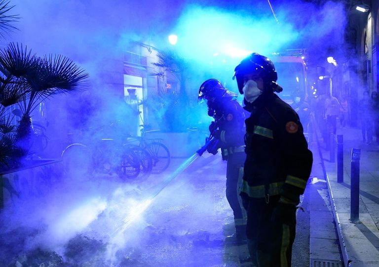 شارع في فرنسا وقت الإغلاق لاحتواء فيروس كورونا