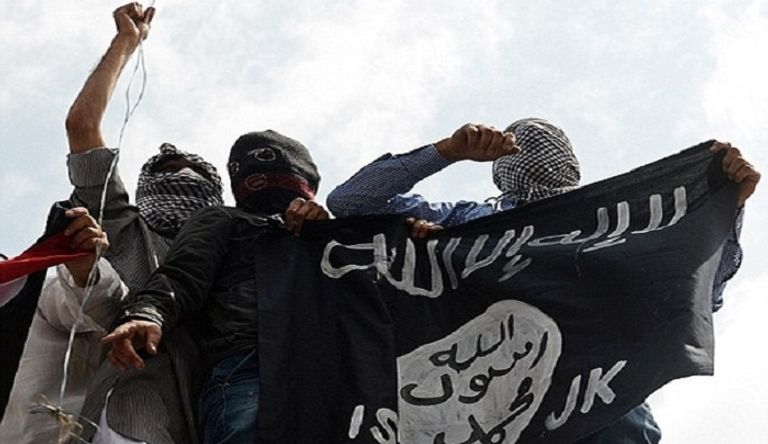 عناصر داعشية تعدم شخصا داخل ملعب في درنة - أرشيفية