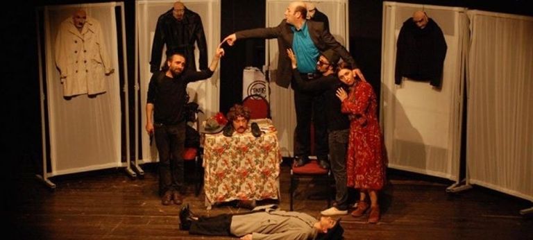 مشهد من المسرحية