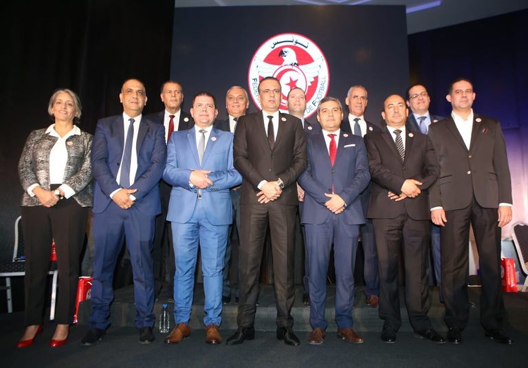 وديع الجارة رئيس الاتحاد التونسي لكرة القدم مع رتشانوتشي وأعضاء المجلس