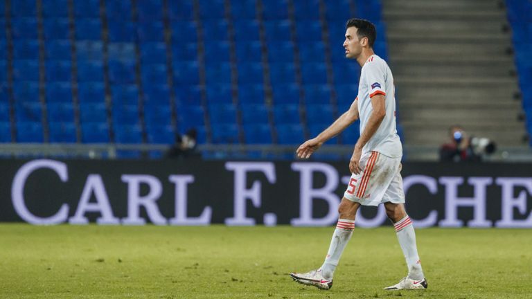 سيرخيو بوسكيتس نجم وسط برشلونة ومنتخب إسبانيا