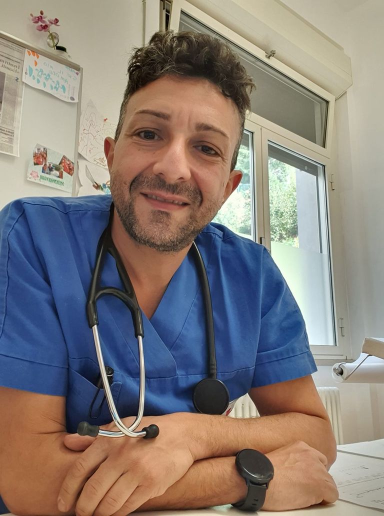 الطبيب الإيطالي المعالج للمسن جوزيبي فاللو