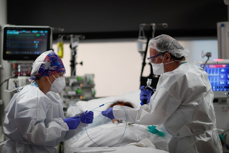 عاملة صحية في أحد مستشفيات فرنسا