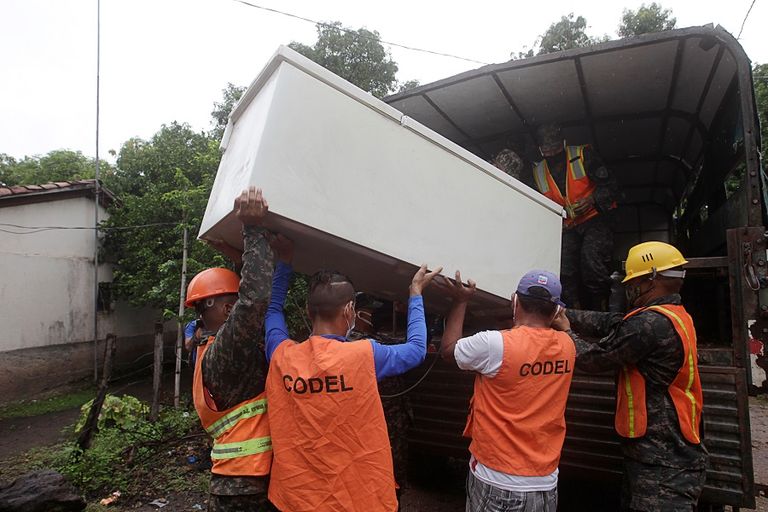 الإعصار شرد مئات آلاف الأشخاص