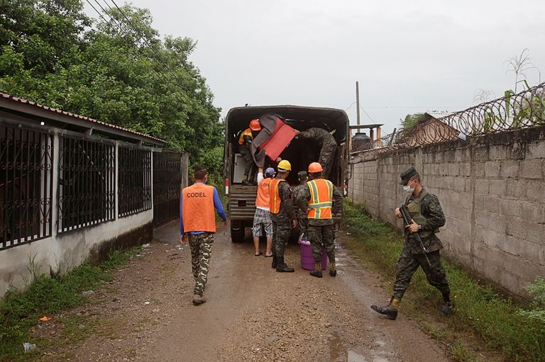 الإعصار شرد مئات آلاف الأشخاص