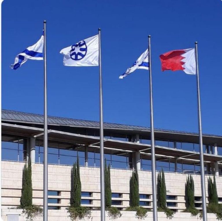 أشكينازي في استقبال الوفد البحريني