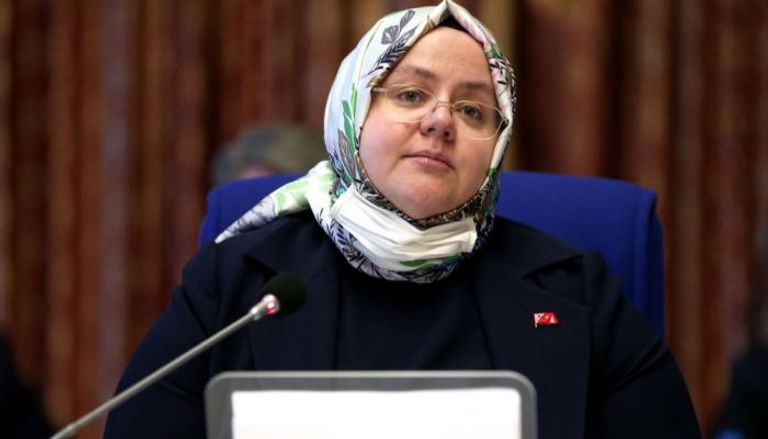 وزيرة الأسرة والعمل والخدمات الاجتماعية التركية