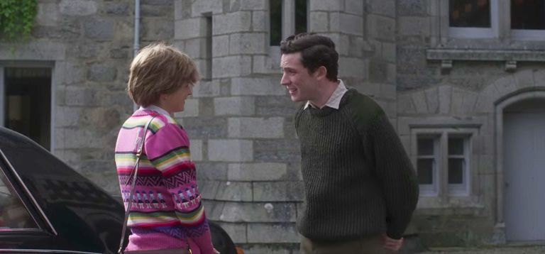 مشهد من مسلسل The Crown حيث الأميرة ديانا والأمير تشارلز في قلعة بالمورال، التي تقع في اسكتلندا. مشهد من مسلسل