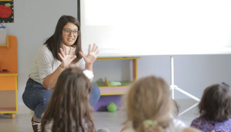 رسم كرتوني لمنصة "وقتنا"