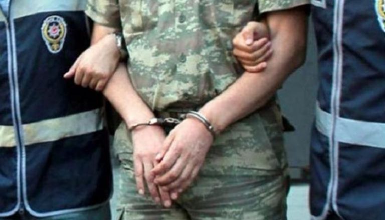 اعتقال عسكريين في تركيا بتهمة الانتماء لغولن