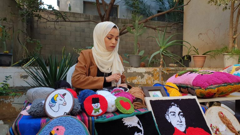 الفنانة الفلسطينية آية مغاري