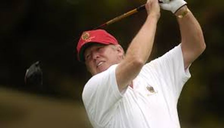 ترامب يقضي بعضا من وقته في لعب الجولف ترامب يعفو عن ديك رومي في عيد الشكر- أرشيفية