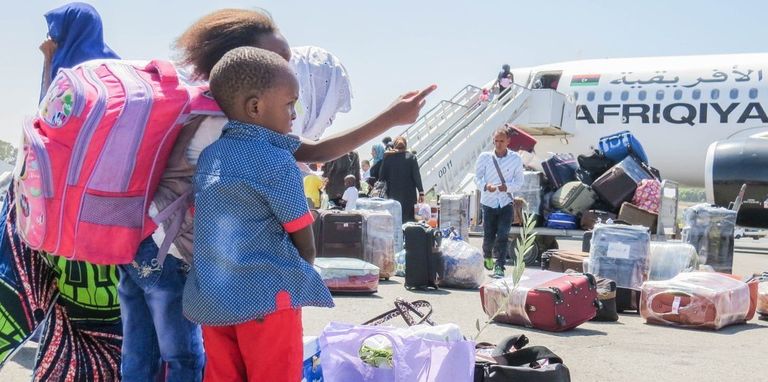 أطفال ليبيون مهجرون من مدينة مرزق - أرشيفية