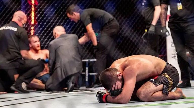 حبيب نور محمدوف اعتزل الفنون القتالية بعد فوزه على جاستن جايتجي