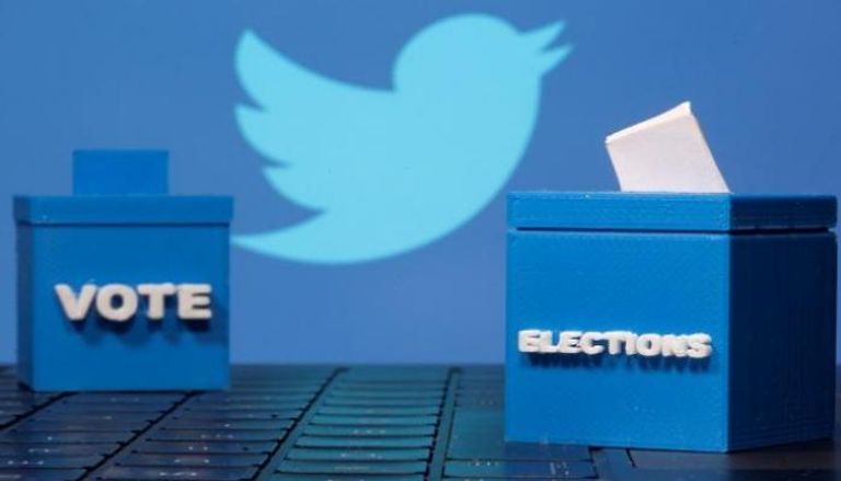 صناديق اقتراع مطبوعة أمام شعار تويتر - رويترز