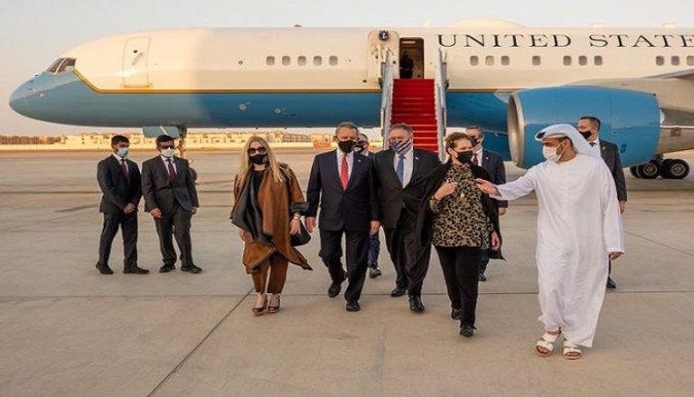 وزير الخارجية الأمريكي لدى وصوله إلى أبوظبي
