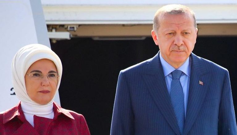 الرئيس التركي رجب طيب أردوغان وزوجته أمينة- رويترز