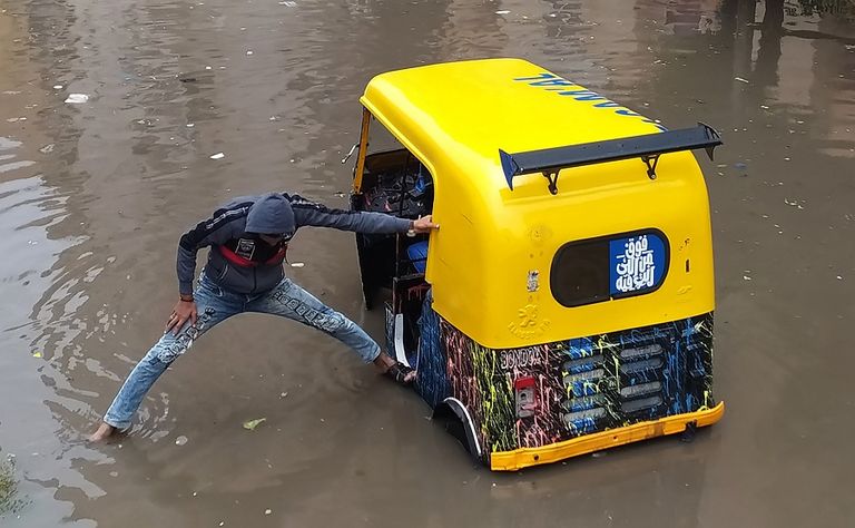 الأمطار أغرقت الشوارع