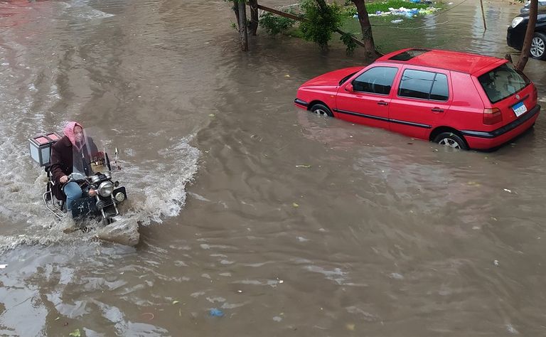 الأمطار أغرقت الشوارع