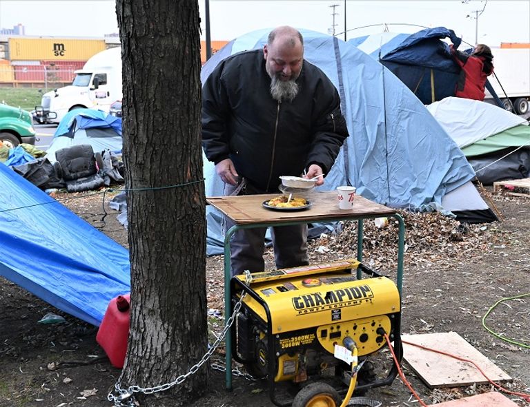 مخيمات المشردين في شوارع مونتريال