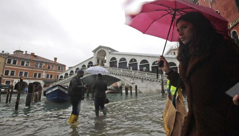 الفيضانات تحاصر السكان في جنوب إيطاليا