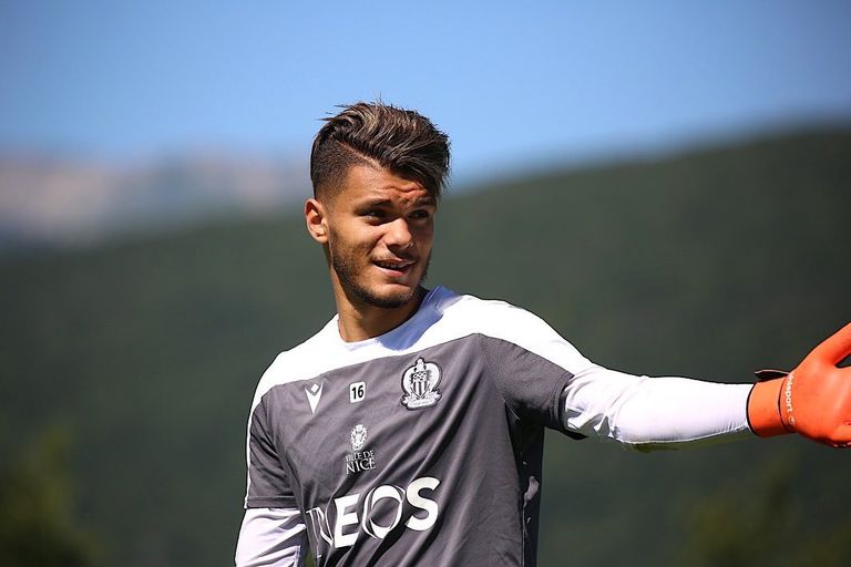 تيدي بولهندي رايس مبولحي حارس مرمى منتخب الجزائر