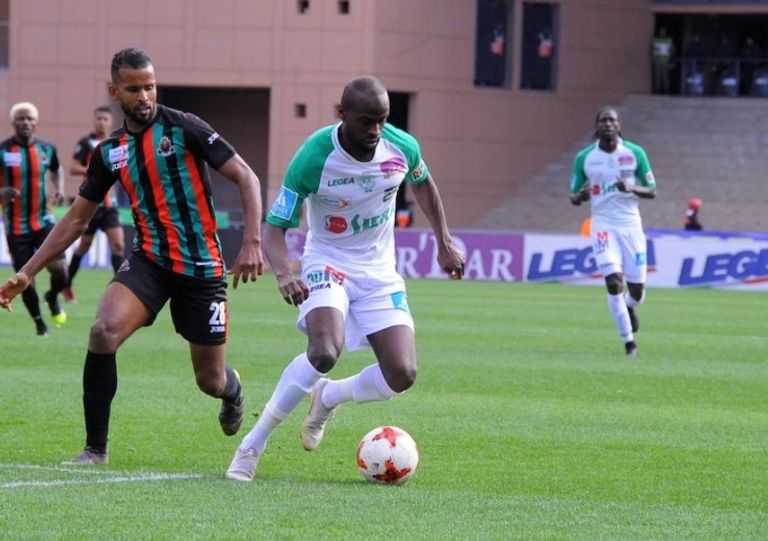 من مواجهة سابقة بين الرجاء والجيش الملكي من مواجهة بين الوداد والرجاء في الدوري المغربي