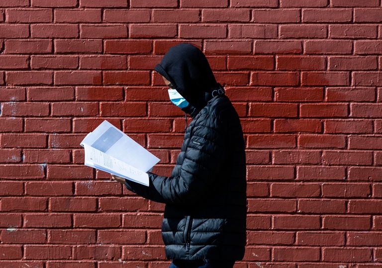 باحثو الدراسة قالوا إن نتائجهم تتعارض مع فرضية تقليل الكمامة للعدوى للنصف