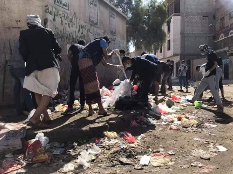 أعضاء مبادرة "جيش شنب" في اليمن